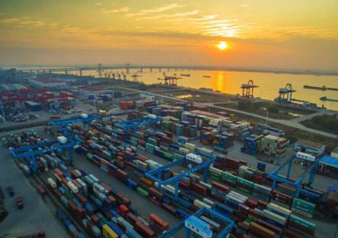 International logistics is exported abroad. Why should goods be transferred in Hongkong?
